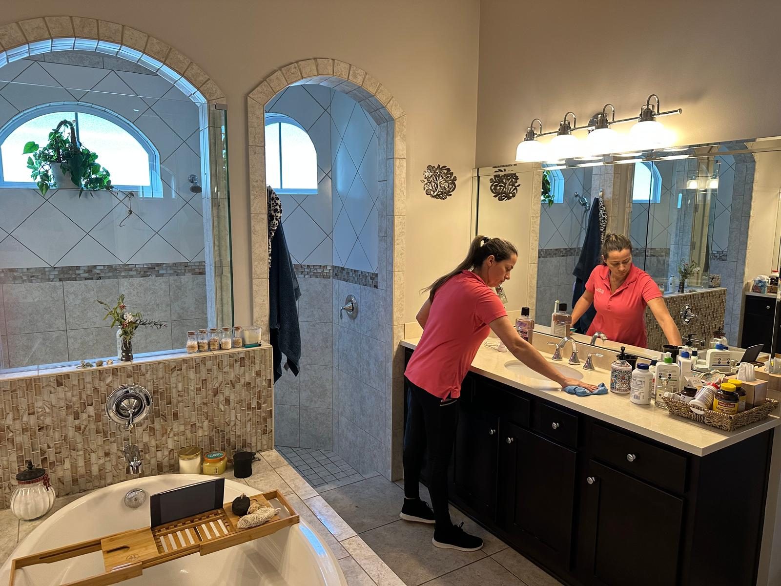 Leide Cleaning team member cleaning a bathroom vanity